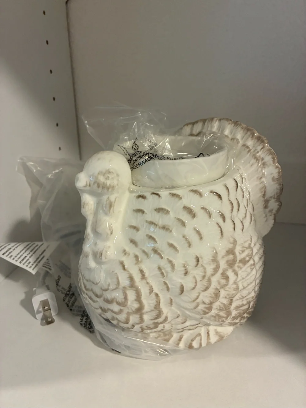 Scentsy Tom the Turkey Ceramic Warmer — White with Multicolor Band